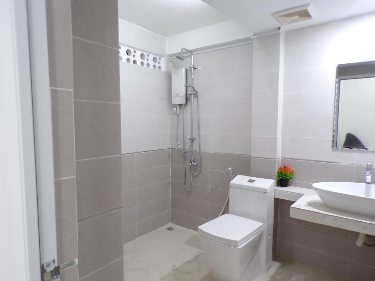 Ananta Aster Appartement Phnom-Penh Buitenkant foto