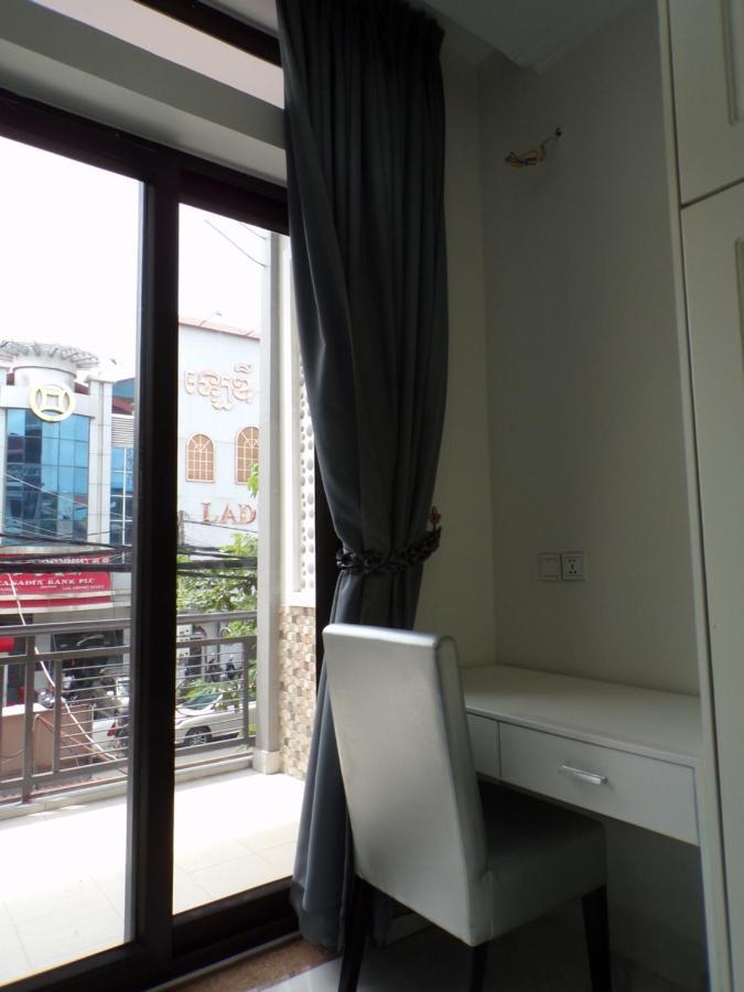 Ananta Aster Appartement Phnom-Penh Buitenkant foto