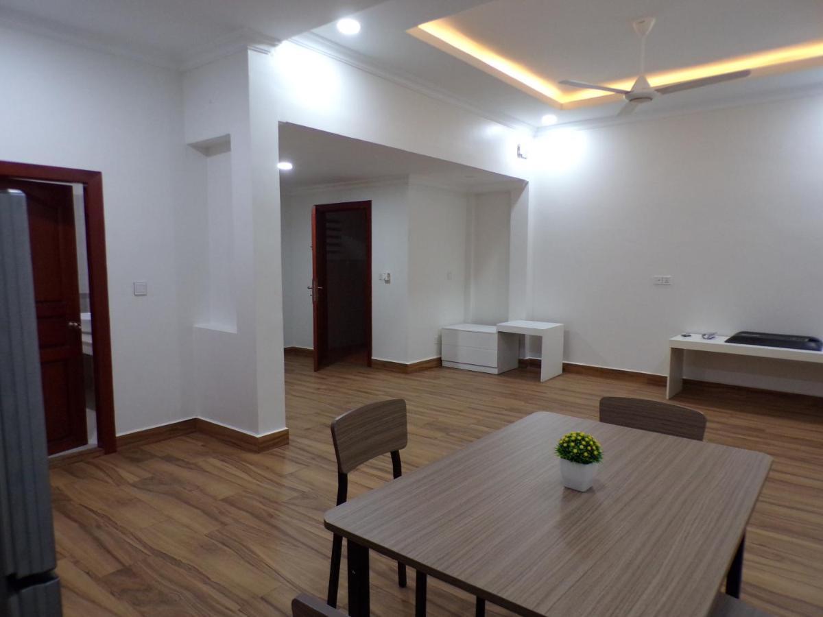 Ananta Aster Appartement Phnom-Penh Buitenkant foto