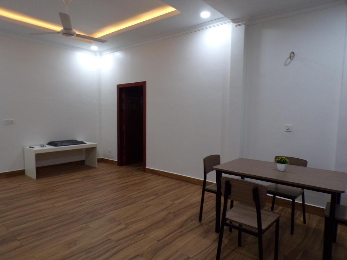 Ananta Aster Appartement Phnom-Penh Buitenkant foto