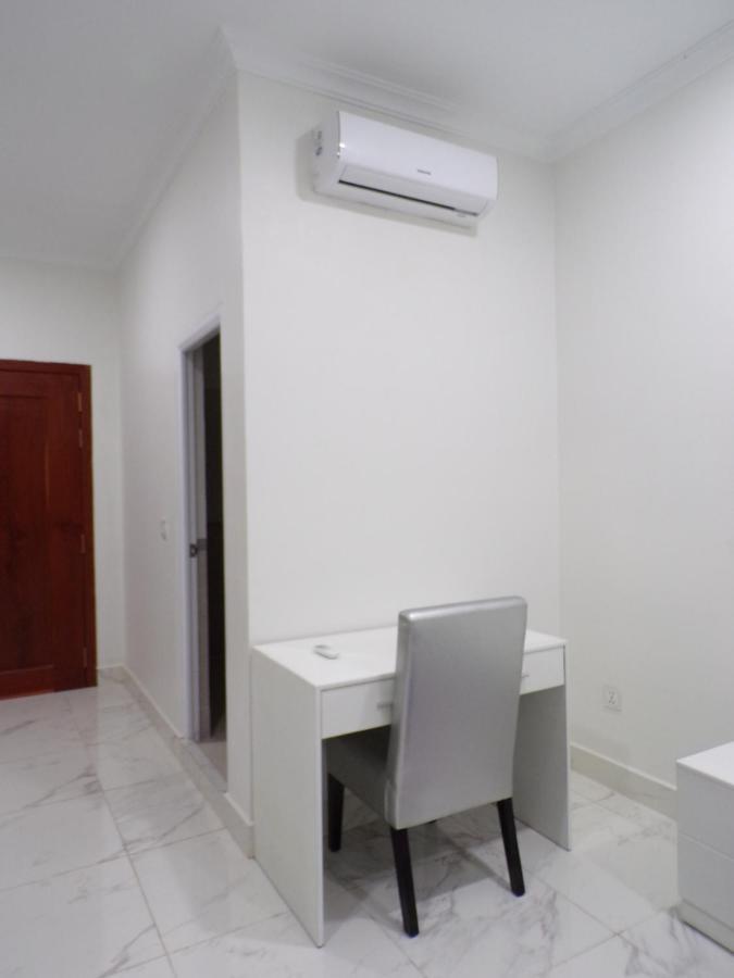 Ananta Aster Appartement Phnom-Penh Buitenkant foto