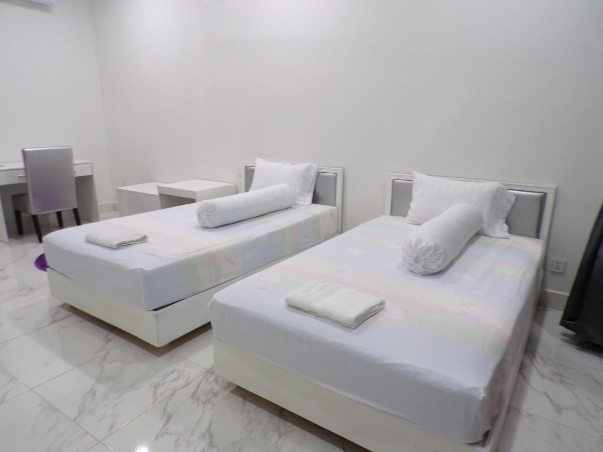 Ananta Aster Appartement Phnom-Penh Buitenkant foto