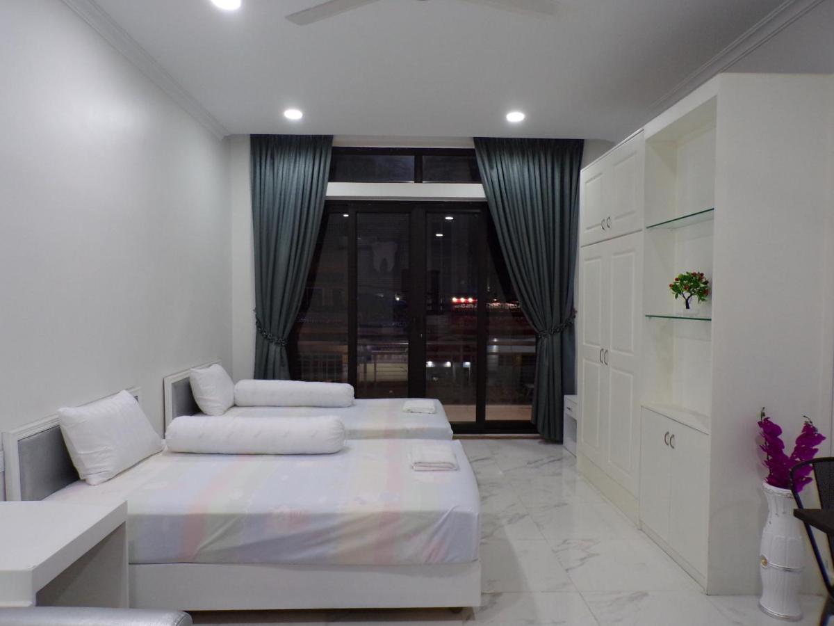 Ananta Aster Appartement Phnom-Penh Buitenkant foto