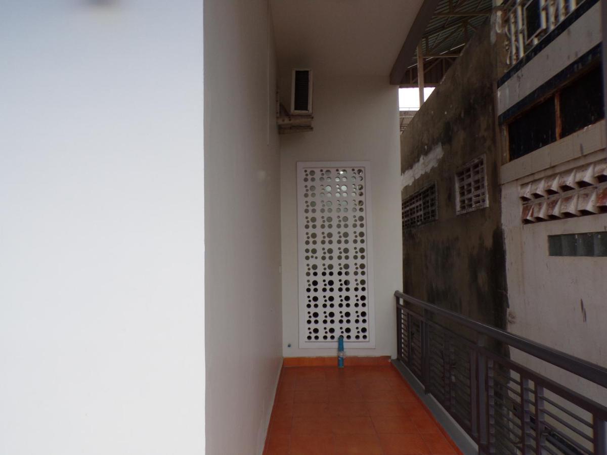Ananta Aster Appartement Phnom-Penh Buitenkant foto