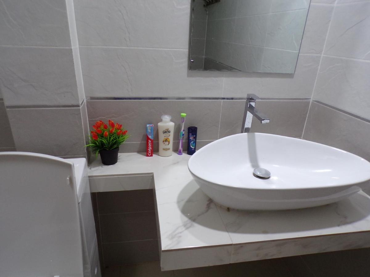 Ananta Aster Appartement Phnom-Penh Buitenkant foto