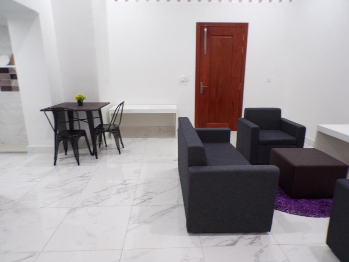 Ananta Aster Appartement Phnom-Penh Buitenkant foto