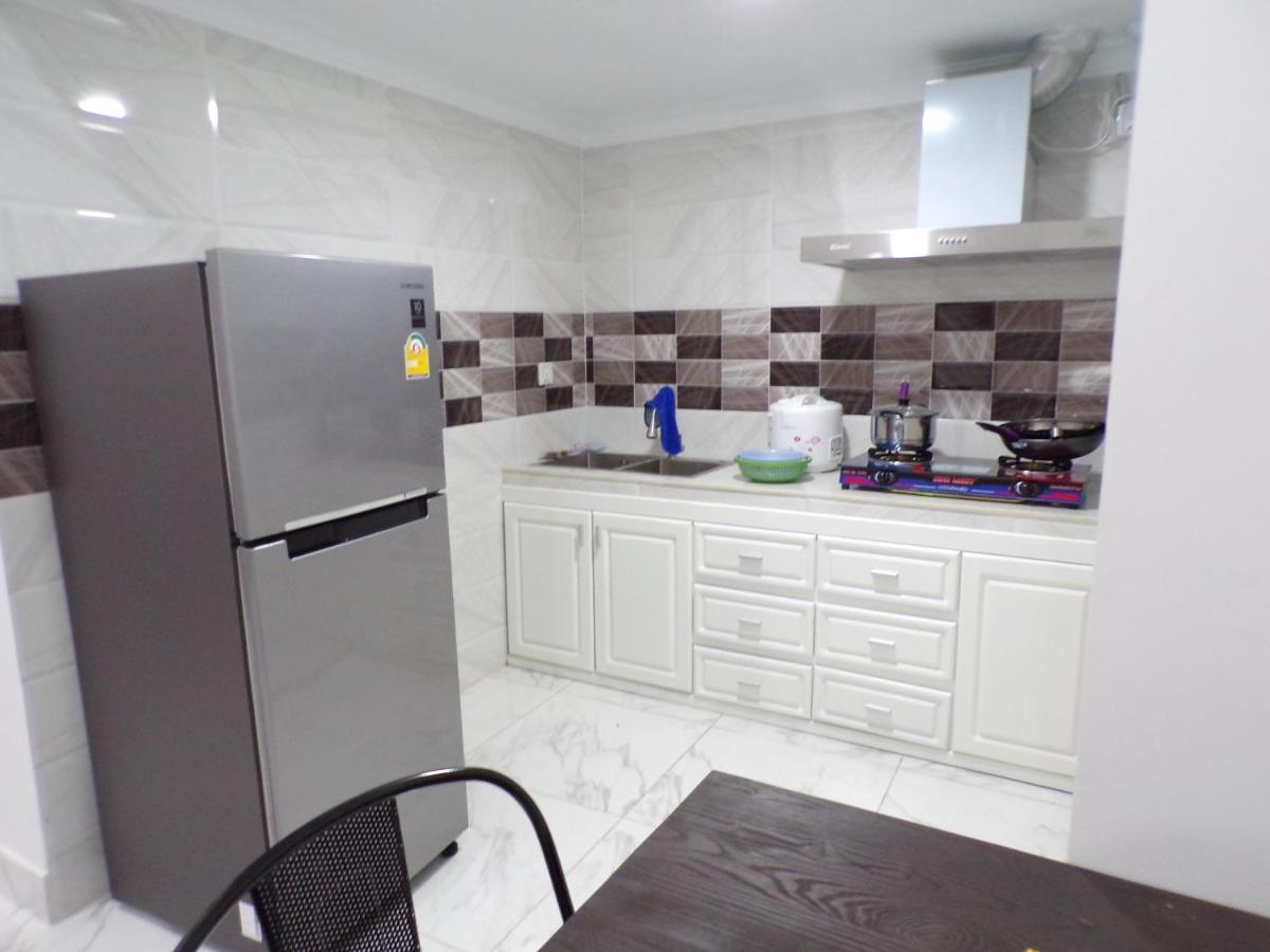 Ananta Aster Appartement Phnom-Penh Buitenkant foto