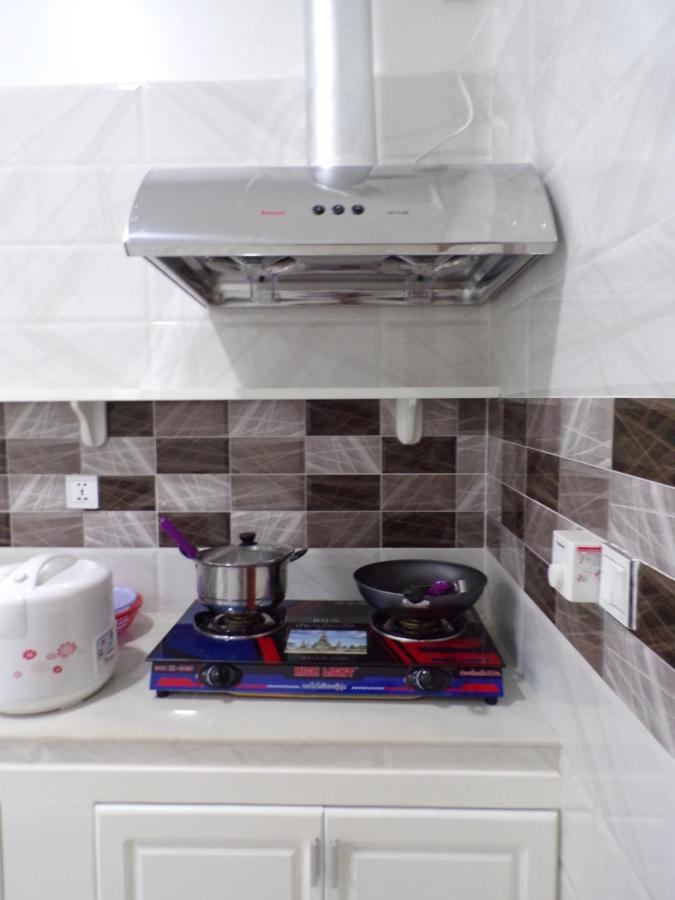 Ananta Aster Appartement Phnom-Penh Buitenkant foto