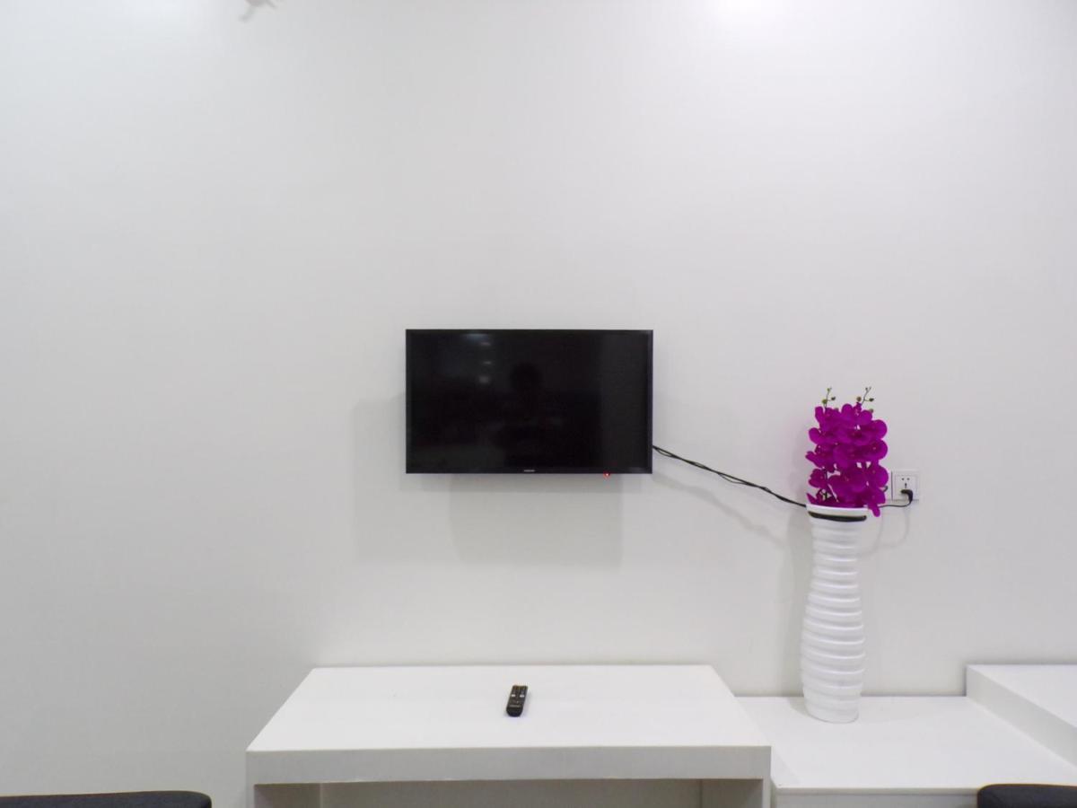 Ananta Aster Appartement Phnom-Penh Buitenkant foto