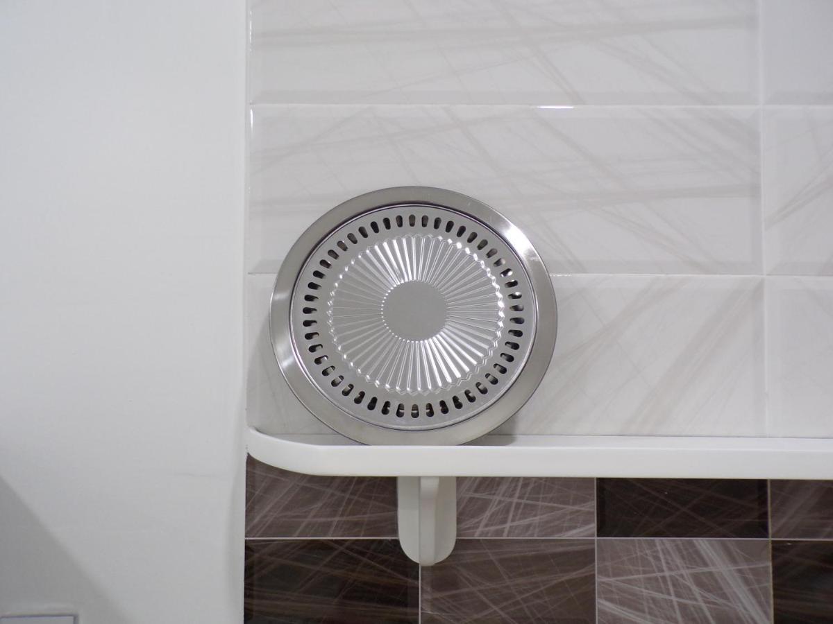 Ananta Aster Appartement Phnom-Penh Buitenkant foto