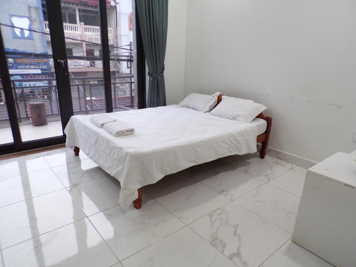 Ananta Aster Appartement Phnom-Penh Buitenkant foto