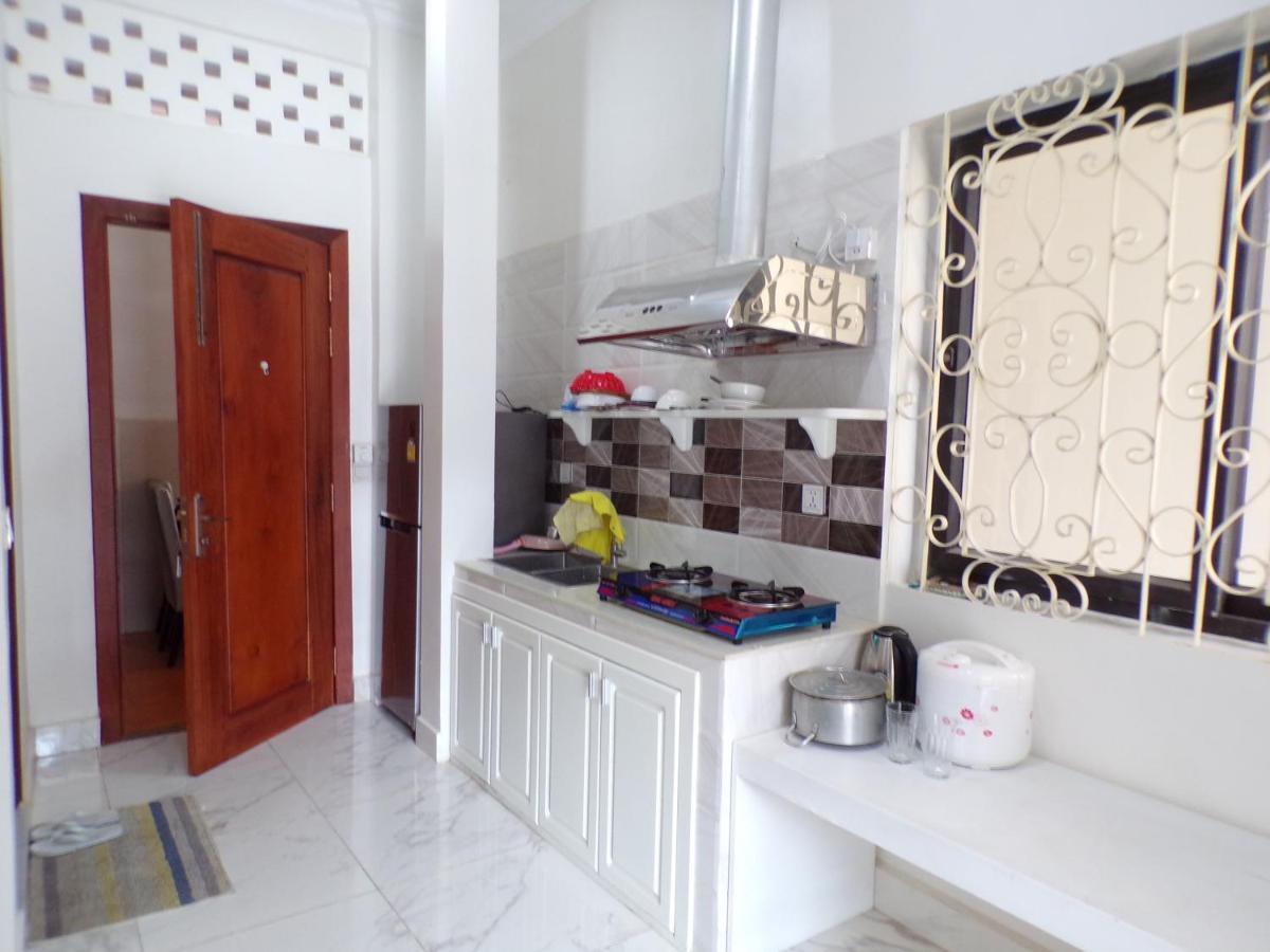 Ananta Aster Appartement Phnom-Penh Buitenkant foto